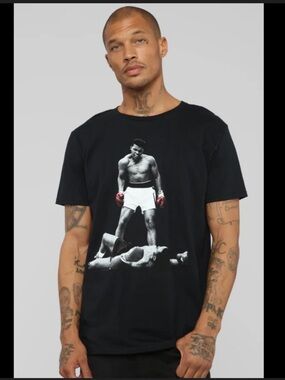 Muhammad Ali Knockout Victory Red Boxing Gloves T-Shirt Men’s Medium – Brand New